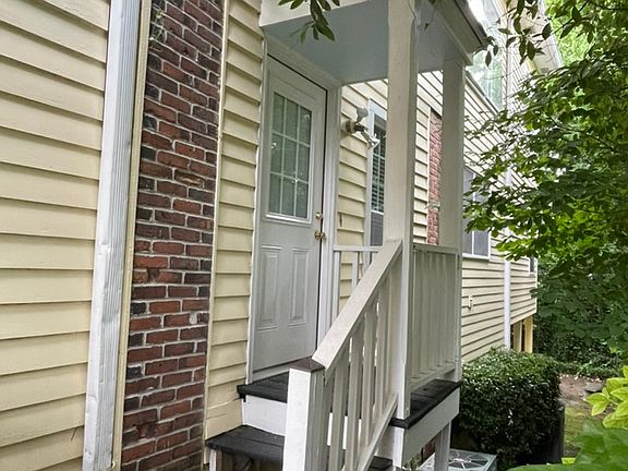Entrance to 1023 Bond Street - along the right hand side of the House. All rooms have nice windows looking out onto the side garden.