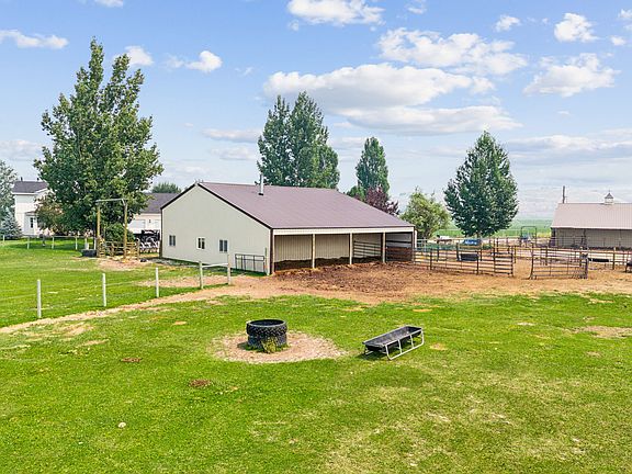 5th image of 374 Wood Ln