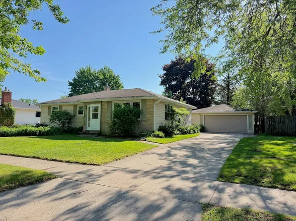 1112 Tullar Rd, Neenah, WI 54956