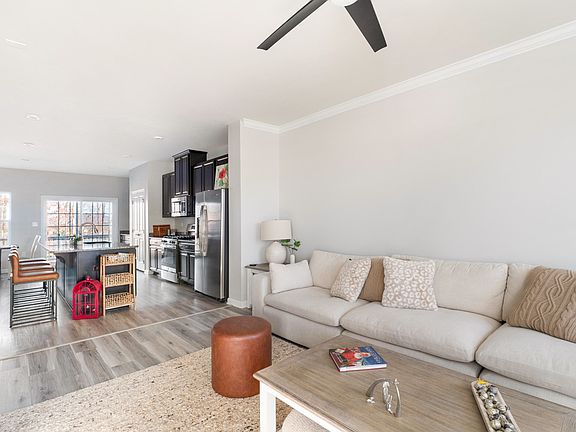 Open family room
(Apartment will be unfurnished upon move-in)