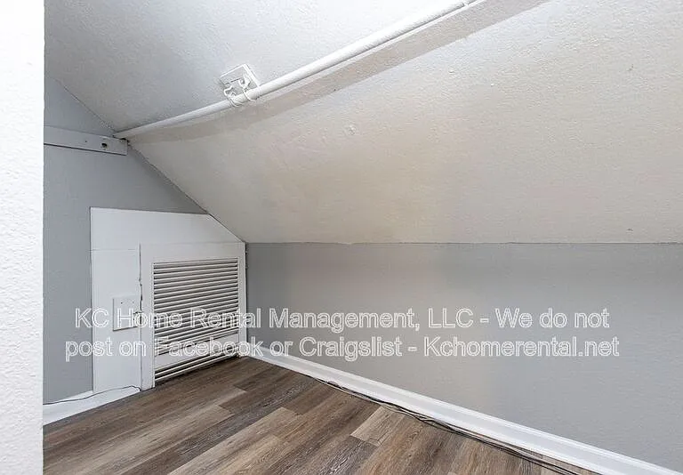1111 W 44th St #B — Photo 17