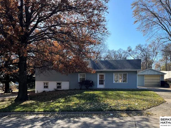 8821 Grant St, Omaha, NE 68134