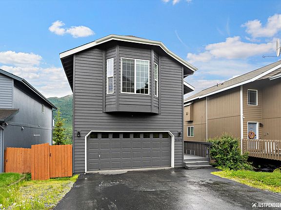 3rd image of 20682 Mountainside Dr