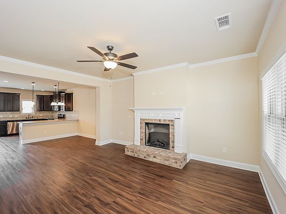 4th image of 2386 Walker Dr