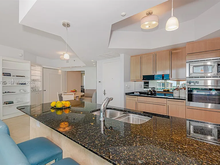 1000 S Pointe Dr #905 — Photo 13