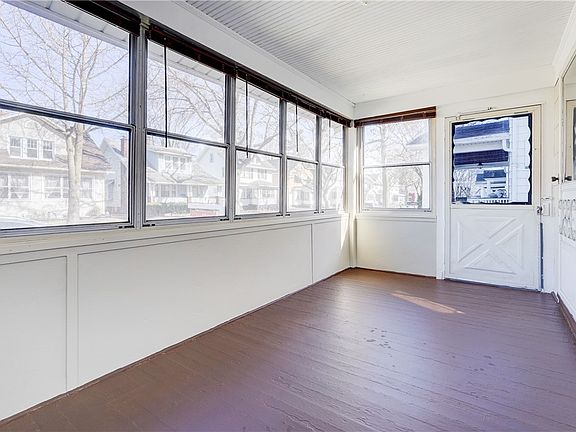 3rd image of 65 Devon Rd