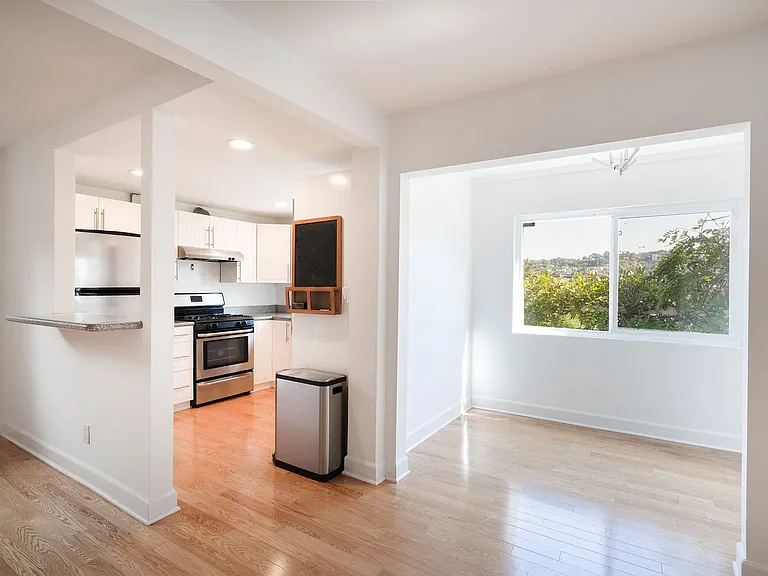 339 Isabel St — Photo 10