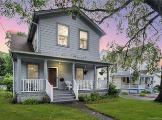 372 Huntington Rd, Stratford, CT 06614