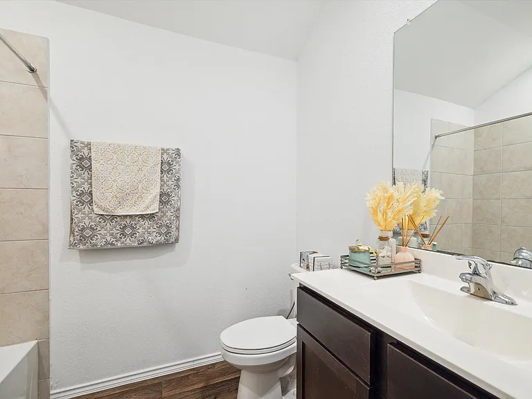 20209 Portbec Dr — Photo 16