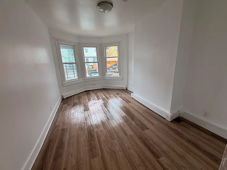 114 Woodlawn Ave #17E — Photo 6