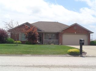 325 W Pinewood Ct, Huntingburg, IN 47542