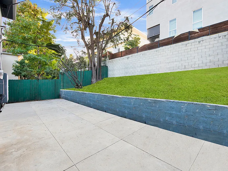 1849 S Beverly Glen Blvd #1/2 — Photo 18
