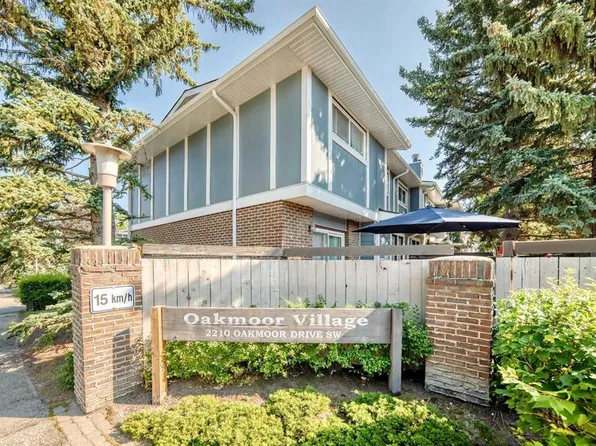 2210 W Oakmoor Dr SW #15, Calgary, AB T2V 4R4