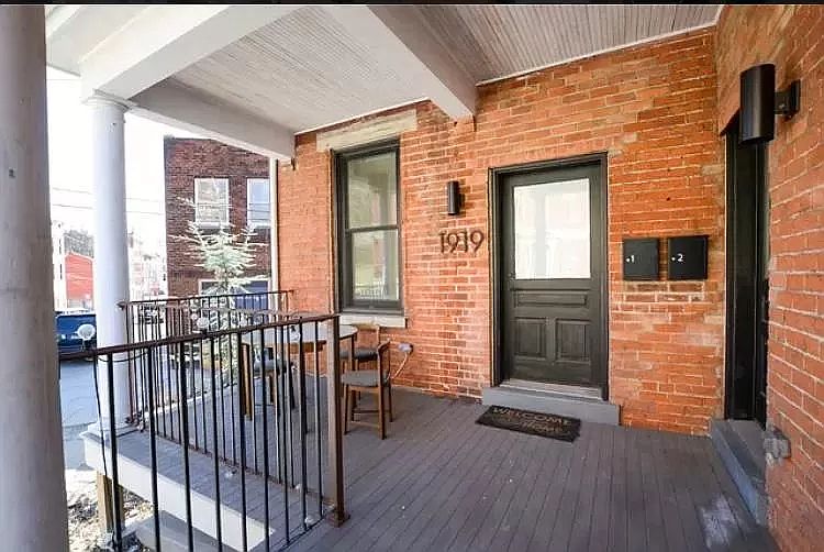 1st image of 1919 Vine St #1