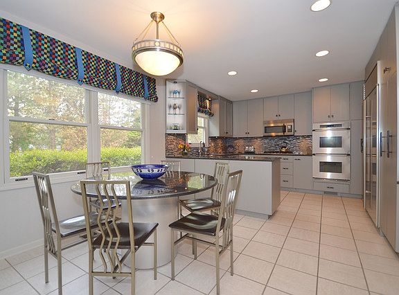 5th image of 52 Carlyle Ln
