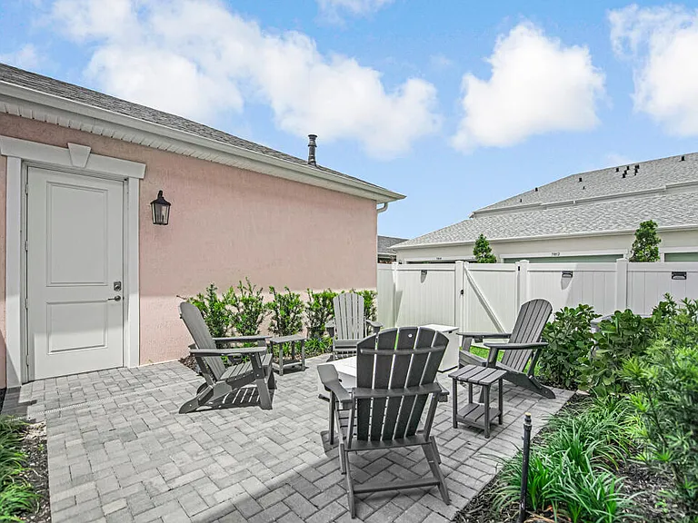 930 SW Prairie Ave — Photo 48
