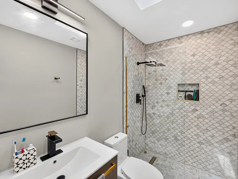 312 W 10th St #312 — Photo 29