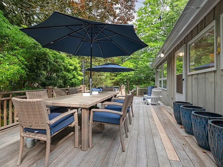 19 Peconic Ave — Photo 33