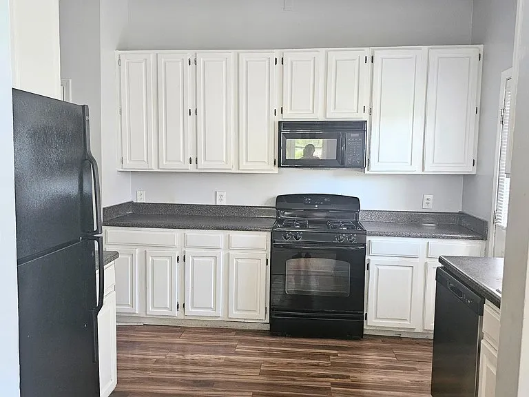 1333 Oak St SW — Photo 4