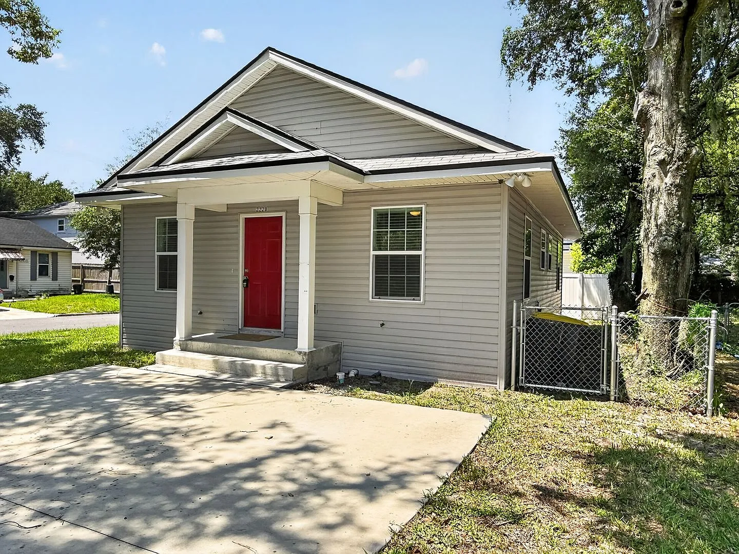 Bright & Spacious 3-Bedroom Home in St. Nicholas Area! — Photo 3