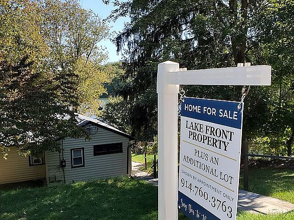 2nd image of 23 Lakeside Rd
