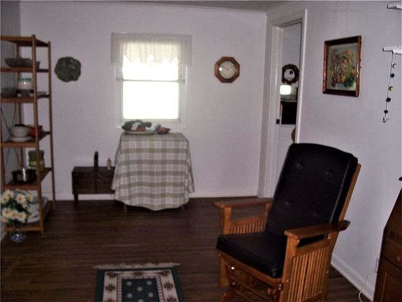 4th image of 101 Ossian St