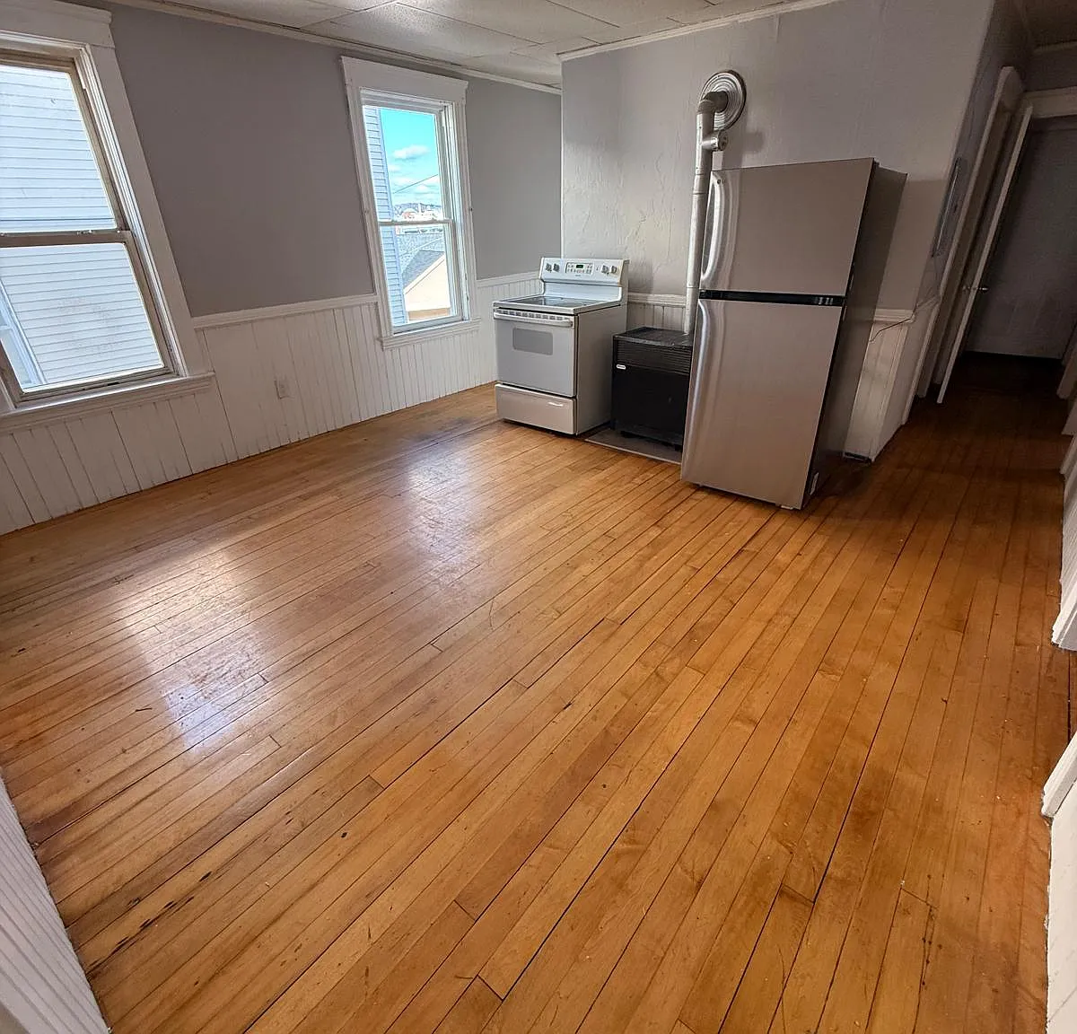3 bed, $2,400 — Photo 2