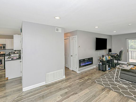 4th image of 100 Whistler Ct #100