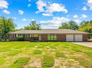 4107 Lakeview Dr, Bartlesville, OK 74006
