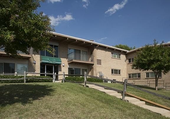 3rd image of 3601 Malibu Cir