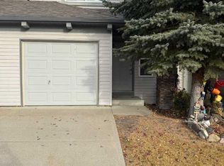 67 S Everstone Pl SW, Calgary, AB T2Y4H7