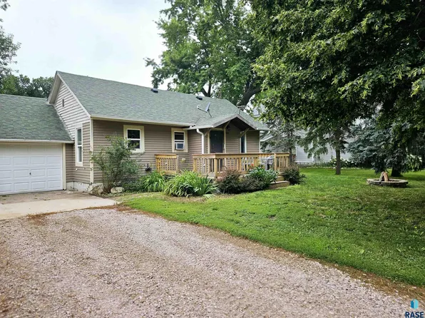 405 S Main Ave, Wentworth, SD 57075