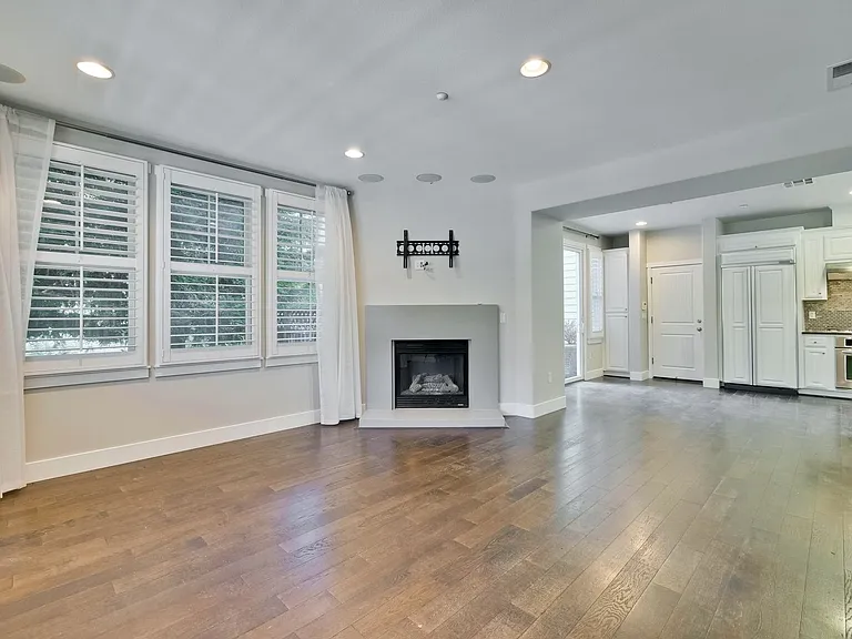 156 Linfield Dr — Photo 4