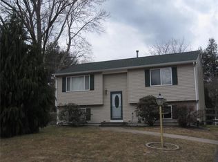 1 Peacock Dr, Coventry, RI 02816