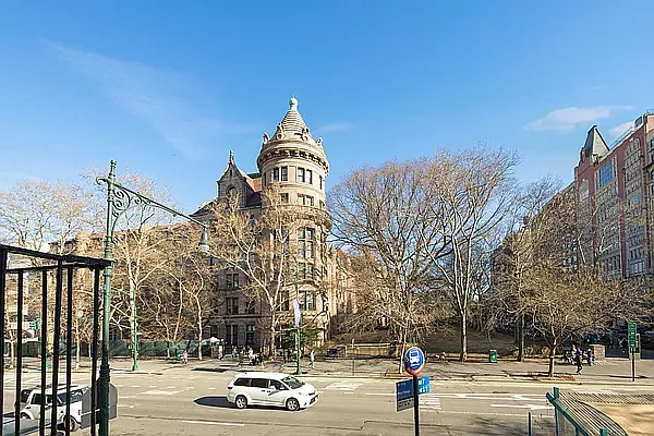 Rented by Compass | media 19