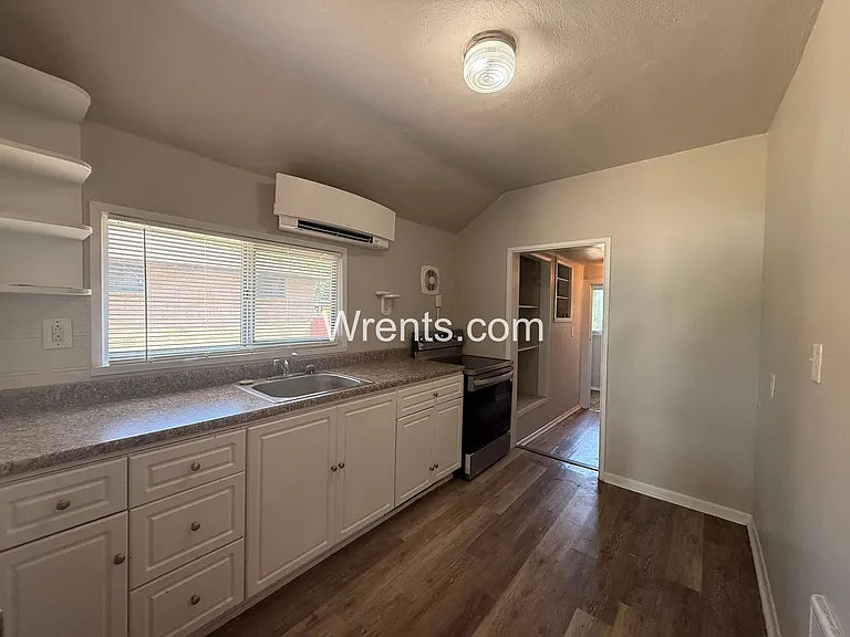512 E Liberty Ave — Photo 7