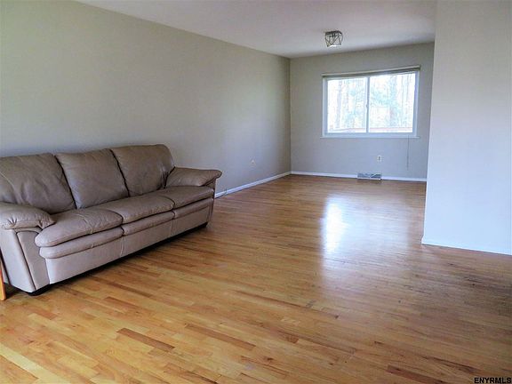 3rd image of 12 Ivy Ct