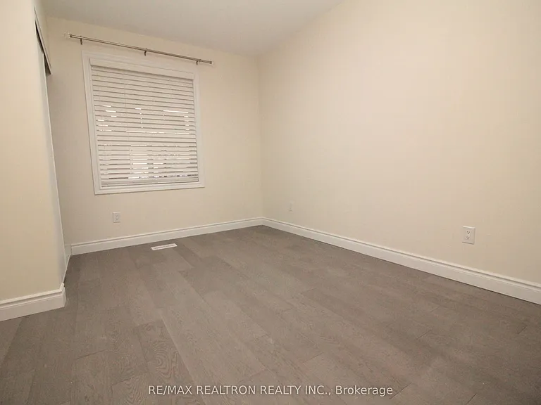 18 Roxton Rd #MAIN FLOOR — Photo 8
