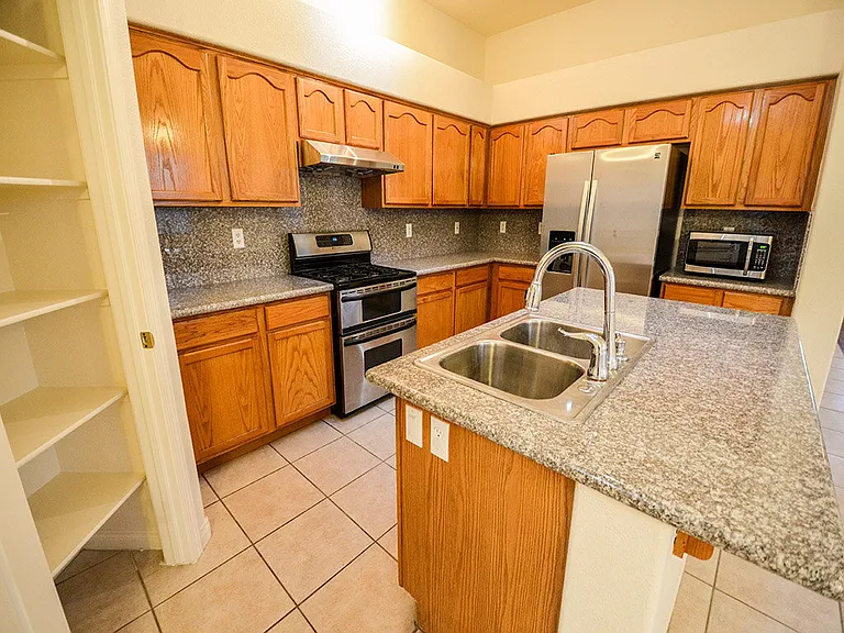 401 Madison Taylor Pl — Photo 3