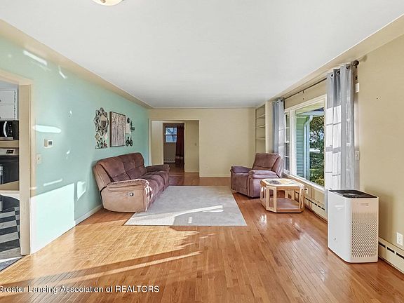 2nd image of 204 N Traver St