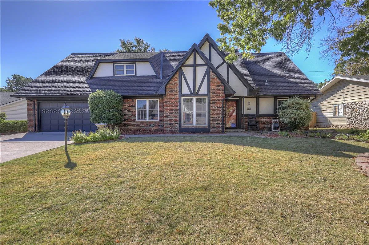 5 bed, 3.0 bath, 3263 sqft, $3,000 — Photo 1