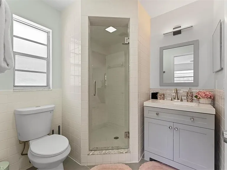 2250 Poinciana St — Photo 22