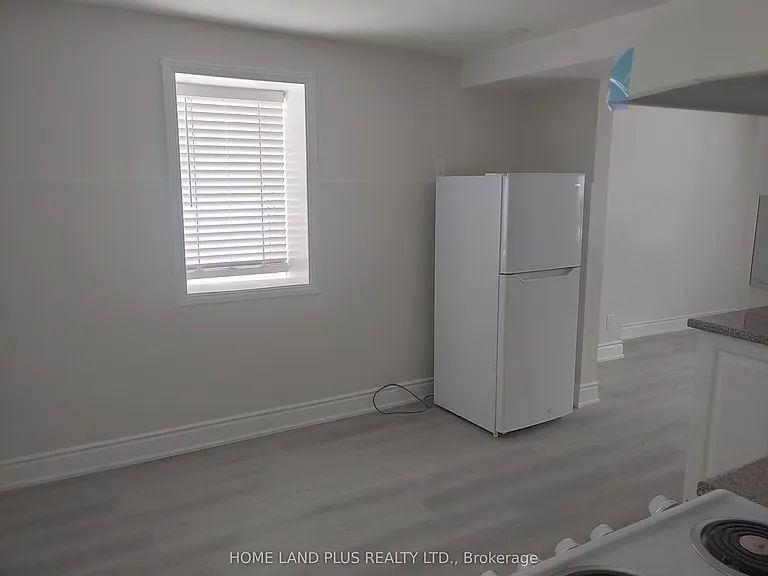 40 Penetang St #4 — Photo 5