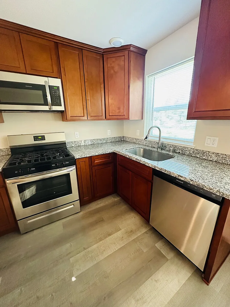 Building Photo - 575-579 Racquet Way