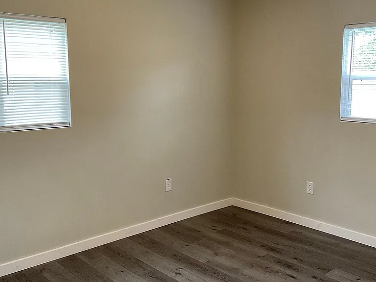 475 Florence Ave — Photo 15