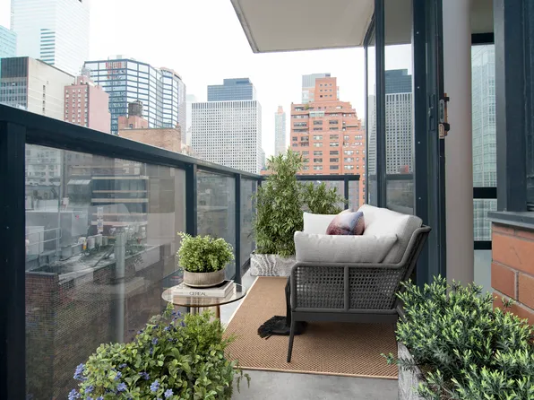 255 East 49th Street image 1 of 7