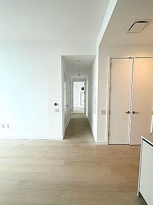 4th image of 3 Court Sq Penthouse 105
