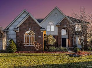 6330 Branford Dr, West Bloomfield, MI 48322