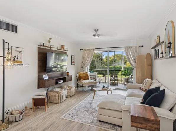 8701 SW 141st St APT A5, Palmetto Bay, FL 33176