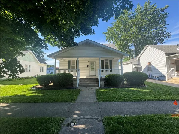 329 E Main St, Moweaqua, IL 62550